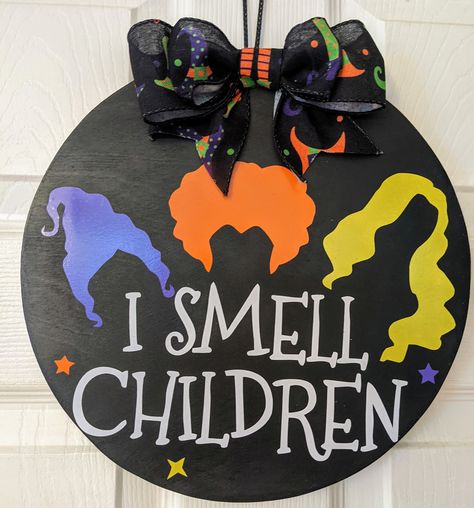 Hocus Pocus Door Hanger, Hocus Pocus Door, Welcome Sign Halloween, Front Door Welcome Sign, Door Welcome Sign, I Smell Children, Halloween Door Hanger, Teacher Craft, Halloween Door Hangers