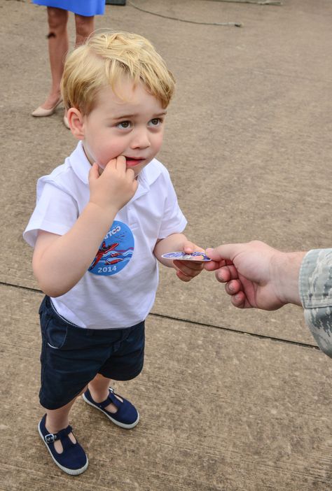 Happy Birthday George, Prinz George, Air Tattoo, Royal Family Pictures, Prince George Alexander Louis, George Alexander Louis, English Royal Family, Baby Prince, Royal Babies