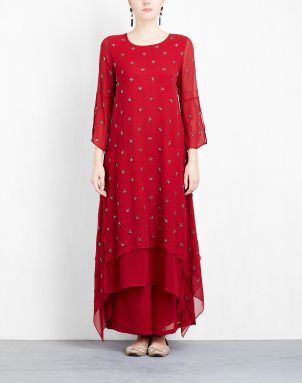 Scarlet Double Layer Kurta- Designer Kurtas For Women, Layered Kurta, Stylish Kurta, Kurtas For Women, Karisma Kapoor, Designer Kurti Patterns, Women Suits, Kurta Design, Vogue India