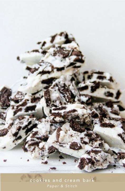 Cookies And Cream Bark, Oreo Ideas, Chef Skills, Fudge Dessert, Holiday Fudge, Christmas Yummies, Shark Cookies, Fruit Recipe, Candy Bark