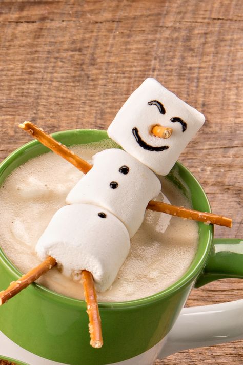 Snowball Food Ideas, Snow Man Marshmallows, Snowman Poop Recipe, Marshmallow Creations, Marshmellow Snowman, Snowball Party, Snowball Dance, Marshmallow Tree, Marshmallow Snowmen