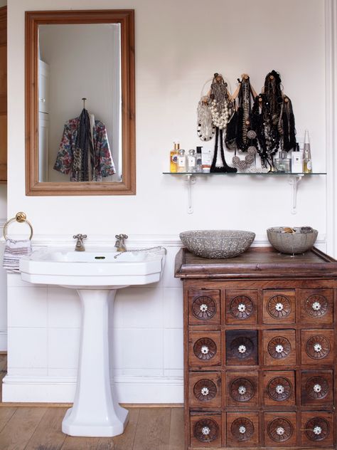 Easy Ways to Decorate with an Apothecary Cabinet in Any Room Apothecary Bathroom, Chic Entryway, Loft Conversion Bedroom, Apothecary Decor, Antique Apothecary, Bookcase Styling, Apothecary Cabinet, Interior Design Images, Cabinet Style