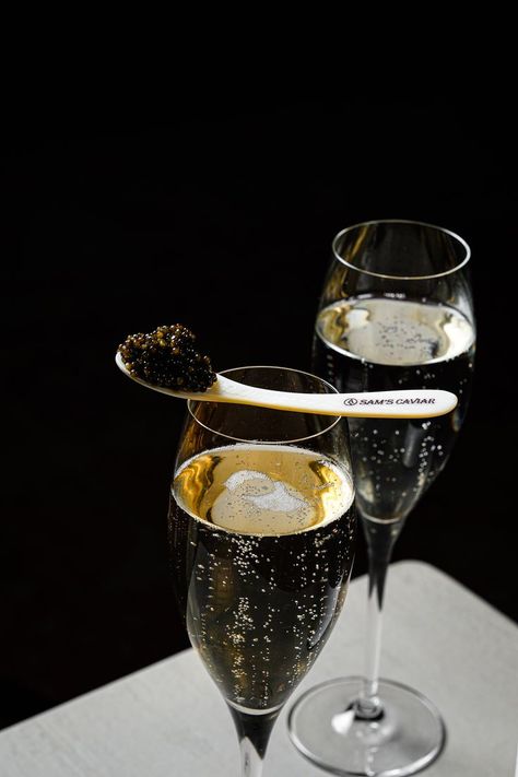 Black Caviar Caviar Set Up, Champagne And Caviar Aesthetic, Caviar And Champagne Party, Champagne And Caviar Party, Caviar Photoshoot, Caviar Serving Ideas, Caviar Wedding, Caviar Bump, Caviar Photography