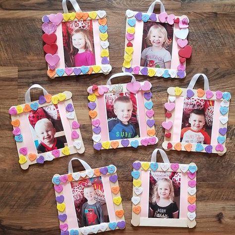 Valentines Crafts For Kids With Pictures, Valentine Picture Craft Preschool, Valentine Frame Craft, Family Frame Craft Preschool, Valentines Picture Crafts For Kids, Parent Valentine Gifts From Kids Preschool, Valentine’s Day Keepsake Crafts, Valentines Craft With Picture, Valentines Day Crafts For Older Kids