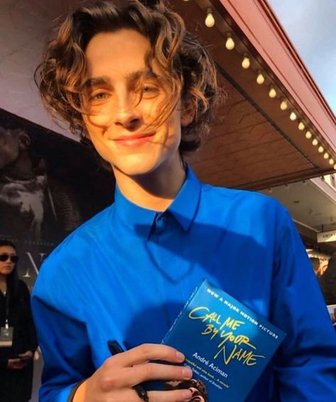 Timothée Chalamet (fanpage) ❤️ on Instagram: “GOOOOOD MORNING I’d like to thank whoever had the idea to schedule a premiere during golden hour for the perfection that is this picture 😍…” Timmy Turner, 얼굴 그리기, Timmy T, The Perfect Guy, Timothee Chalamet, Fav Celebs, Liam Payne, Niall Horan, Louis Tomlinson