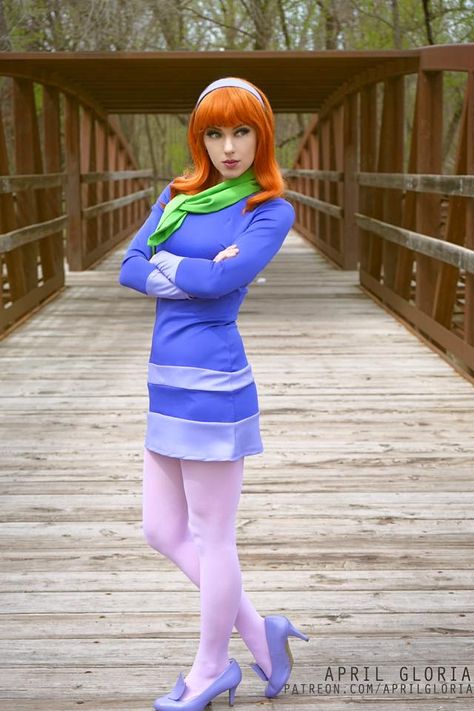 Daphne Blake / From: Hanna-Barbera's 'Scooby Doo' Cartoon / Cosplayer: April Gloria / Photo: CG (2017) Scooby Doo Diy, Scooby Doo Diy Costume, Daphne Cosplay, Daphne Halloween Costume, Daphne Scooby Doo, Redhead Costume, Daphne From Scooby Doo, Scooby Doo Costumes, Daphne Scooby Doo Costume