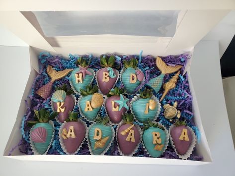 Mermaid Theme Strawberries, Mermaid Chocolate Covered Strawberries, Mermaid Strawberries, Purple Strawberries, Mermaid Chocolate, Blue Strawberries, Strawberry Ideas, Purple Strawberry, Mermaid Theme Birthday Party