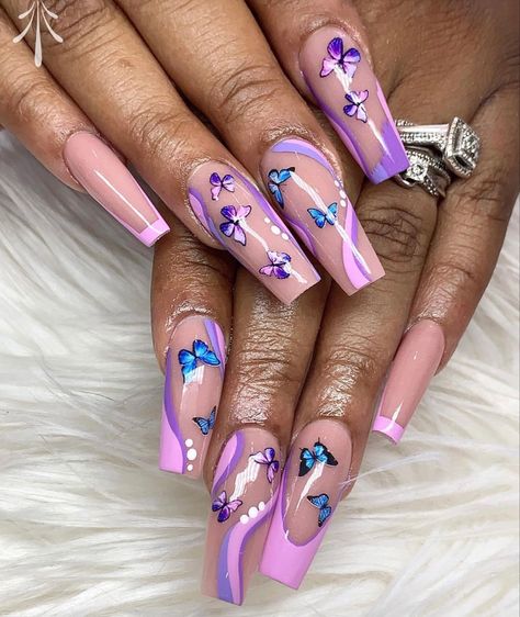 Blue And Purple Butterfly Nails, Lilac Butterfly Nails, Purple Butterfly Nails, Nude Baddie Nails, Almond Acrylic Nails Designs, Butterfly Nail Designs, Nail Designs Ideas, Pastel Nails Designs, Pastel Design