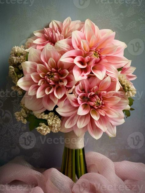 Dahlia And Tulip Bouquet, Dalia Wedding Decoration, Dahlia And Peony Bouquet, Dhalia Aesthetic Bouquet, Bridal Bouquet Autumn, Dalia Bouquet, Bridal Bouquet Dahlia, Dahlia Flower Bouquet, Delilah Flower