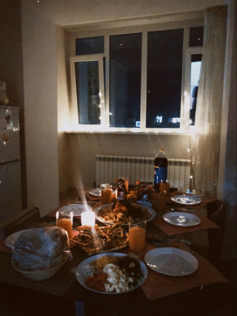 Supper Aesthetic, Homey Dinner, Family Dinner Aesthetic, Country Dinner, Dinner Aesthetic, Cabin Trip, Cozy Dinner, Dinner Room, Cozy Aesthetic