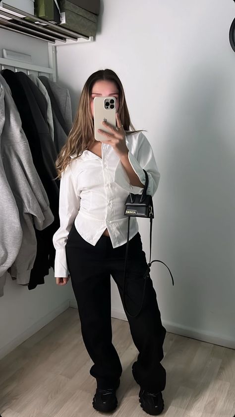 White Button Down Shirt Outfit Aesthetic, Outfit Pantalon Blanc, Outfit Chemise Blanche, Jeans White Shirt Outfit, Outfit Blanc, Zara Drip, White Shirt Outfits, Fasion Outfits, Ooty