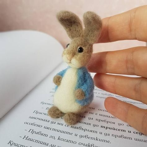 Present For Your Best Friend, Felted Rabbit, Felting Animals, Felted Bunny, Needle Felting Tutorial, Needle Felting Supplies, Needle Felting Diy, Rabbit Doll, Needle Felting Tutorials