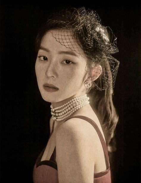 irene vintage Irene Vintage, Irene Aesthetic, Red Velvet Photoshoot, Irene Red Velvet, Vintage Photoshoot, Id Photo, Aesthetic Picture, Vintage Icons, Somebody To Love