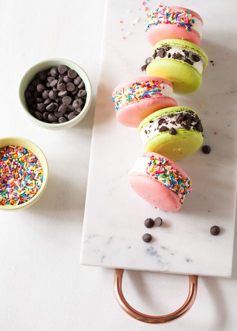 west elm - Macaron Ice Cream Sandwiches by Tessa Huff Macaroons Wallpaper, Macaron Ice Cream, Summer Entertaining Recipes, Macaron Ice Cream Sandwich, Macaron Recipes, House Cafe, French Macaron, French Macaroons, Sweetened Whipped Cream