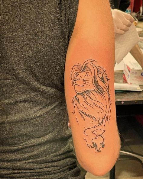 Remember who you are. Mufasa and Simba 🧡 Simba And Mufasa Tattoo, Mufasa Tattoo, The Lion King Tattoo, Simba Tattoo, Mufasa And Simba, Lion King Tattoo, King Tattoo, Scar Tattoo, Rabbit Tattoos