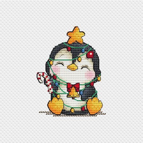 Penguin Cross Stitch, Cupcake Cross Stitch, Stitch Crafts, Cross Stitch Pattern Christmas, Winter Embroidery, Stitching Projects, Christmas Quilting, Garland Christmas, Completed Cross Stitch