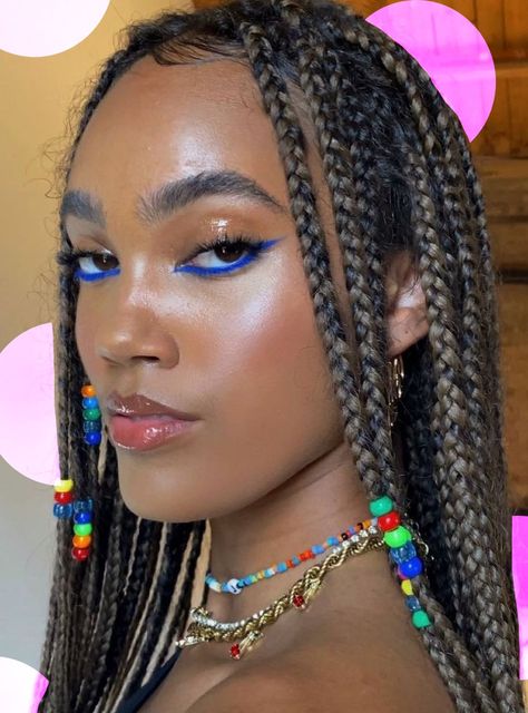 Edm Party Outfit, Festival Makeup Hooded Eyes, Rave Eyeshadow, Neon Blue Makeup, Lollapalooza Makeup, Edm Festival Makeup, Easy Rave Makeup, 90s Rave Makeup, Sapphic Summer