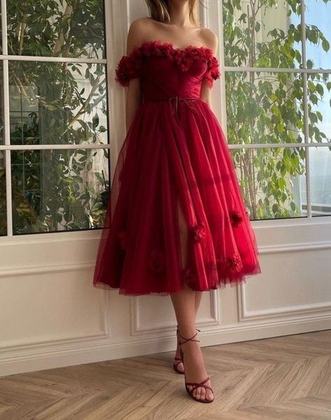 Red Hoco Dress, Finding Style, Red Tulle Dress, Teuta Matoshi, Flower Prom Dress, Outfits Girl, Fashion Design Patterns, Elegant Attire