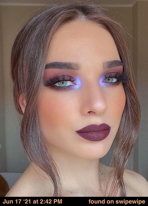 Cool Colors Palette, Holographic Eye Makeup, Shimmer Eyeshadow Looks, Ocean Queen, Halloween Eyeshadow, Holographic Eyeshadow, Blue Contact Lenses, Gold Eyeshadow Looks, Mauve Eyeshadow