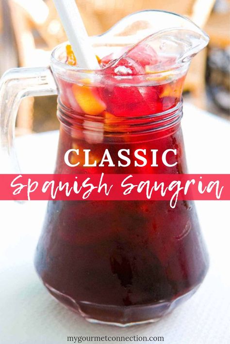 Spanish Sangria, Best Sangria Recipe, Homemade Sangria, Red Sangria Recipes, Fruit Sangria, Easy Sangria Recipes, Red Wine Sangria, Sliced Fruit, Sangria Cocktail