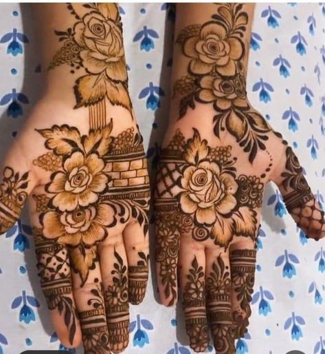 Flowers Mehndi Design Back Hand, Front Floral Mehndi Design, Floral Mehendi Designs For Palm, Floral Mehandi Designs For Hands, Kafif Design Simple, Front Hand Floral Mehndi Designs, Floral Mehandi Designs, Palm Mehendi, Floral Mehndi Design