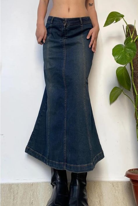 Y2k Long Skirt, Denim Skirt Outfit Ideas, Long Skirt Aesthetic, Long Denim Skirts, Y2k Denim Skirt, Aesthetic Jeans, Denim Skirt Outfit, Skirt Outfit Ideas, Skirt Aesthetic