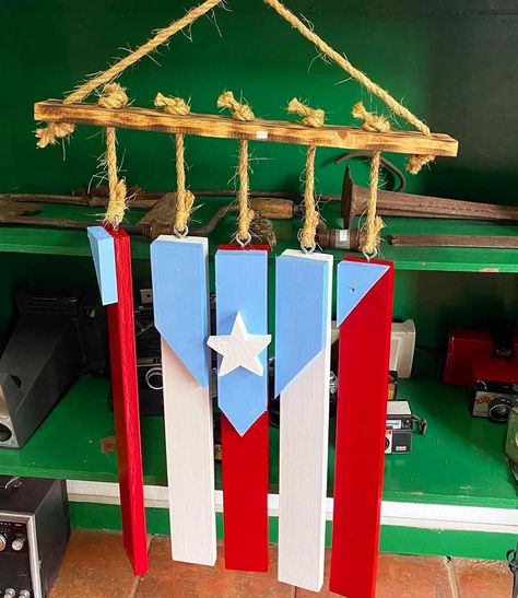 Puerto Rican Decor, Boricua Art, Puerto Rican Christmas, Pr Flag, Taino Symbols, First Apartment Essentials, Flag Diy, Nifty Crafts, Flag Crafts