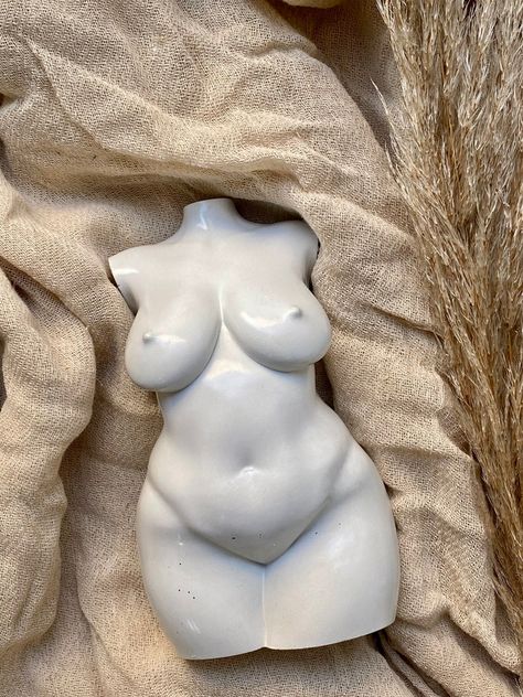 Women Sculpture Body Statues, Clay Body Sculpture, Women Body Sculpture, Things To Sculpt, Ceramic Body Sculpture, Female Body Sculpture, Diy Statue, Clay Woman, Clay Statues