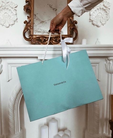 Tiffany Blue Wallpapers, Korean Girl Style, Boujee Aesthetic, Aesthetic Board, K Fashion, Breakfast At Tiffanys, Luxury Aesthetic, Korean Boy, Tiffany And Co