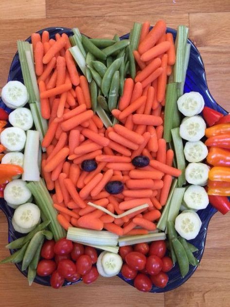 Vegetables Tray, Veggie Tray Ideas, Easter Vegetables, Easter Foods, Veggie Platter, Easter Party Food, Fruit Trays, Snack Trays, Spring Veggies