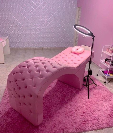 Pink Lash Salon, Beauty Salon Uniform Ideas, Boutique Beauty Salon, Beauty Shop Decor, Lash Room Ideas, Business Ideas For Women Startups, Lash Design, Lash Bed, Tech Room