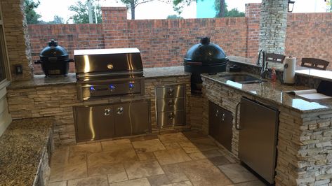 XL big green egg corner outdoor kitchen Outdoor Big Green Egg Grill Station, Outdoor Kitchen With Big Green Egg, Outdoor Kitchen Green Egg, Outdoor Kitchen With Green Egg, Patio Countertop, Green Egg Outdoor Kitchen, Cook Shack, Big Green Egg Outdoor Kitchen, Backyard Cabana