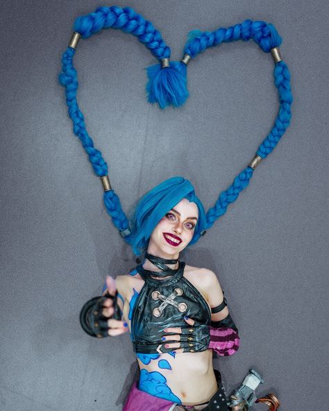 get jinxed 🩷💙 photos by @yorgus_ 🫶🏻 #arcane #leagueoflegends #jinx #cosplay Cosplay League Of Legends, Jinx Cosplay, Creepy Halloween Decorations, Jinx League Of Legends, Pixel Art Design, Cosplay Diy, Hero Costumes, Cute Cosplay, Cosplay Makeup