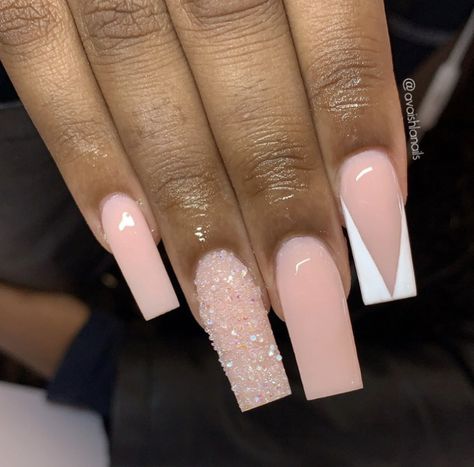 Square Nails Ideas Long White, Nails Acrylic Baddie Medium, Square French Tip Acrylic Nails With Glitter, Baddie Nails For School, Birthday Nails Coffin Long, Cute Baddie Nails Acrylic, Baddie Nails Acrylic White, Square Nails Ombre, Medium Acrylic Nails Ideas