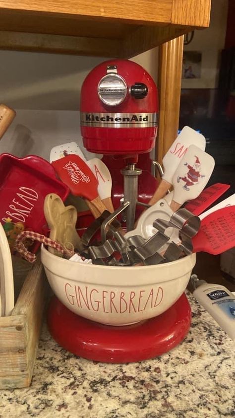 Kitchen Aid Decorations, Christmas Mixing Bowl Decor, Fall Mixer Decor, Christmas Mixer Decor, How To Decorate With Kitchen Aid Mixer For Christmas, Gingerbread Kitchen Decorating Ideas Diy, Mixer Decorations, Kitchenaid Decor, Kitchenaid Mixer Decor Ideas