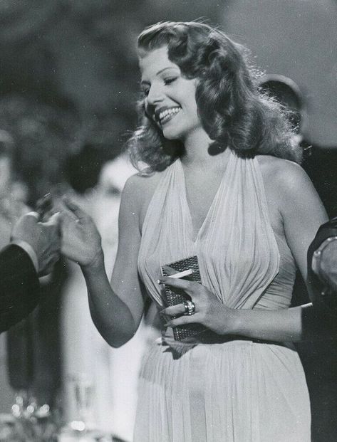 Rita Cansino, Gilda 1946, Rita Hayworth Gilda, Glenn Ford, Old Hollywood Actresses, Old Hollywood Stars, Classic Actresses, Hollywood Icons, Rita Hayworth