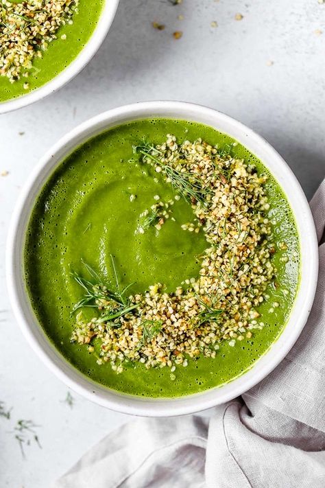 Delicious Green Detox Soup with Toasted Hemp Gremolata is not your typical detox soup, this one is loaded with healthy fats and hemp seeds, a complete protein so it keeps you full too! Perfect if you need a reset from a weekend spent indulging! Hemp Hearts Recipes, Hemp Seed Recipes, Green Soup, Lemon Drink, Creamy Cauliflower, Spinach Soup, Hemp Hearts, Detox Soup, Complete Protein