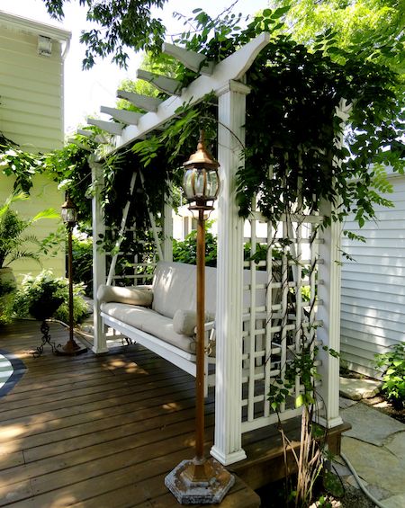 pergola over swing Taman Diy, Pergola Diy, Jardim Diy, Swing Bed, Garden Swing Seat, Pergola Swing, Pergola Attached To House, Pergola Design, Garden Arbor