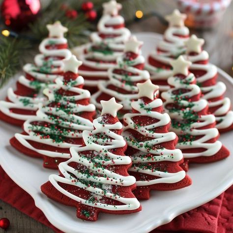 Christmas Red Velvet Cookies, Red Velvet Christmas Tree Cookies, Red Velvet Christmas Cookies, Christmas Cookies Red Velvet, Xmas Baking Recipes, Christmas Tree Cookies Decorated, Galletas Red Velvet, Red Velvet Christmas Tree, Velvet Christmas Tree