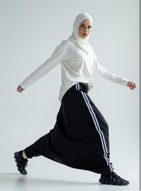 Hijabi Sports Outfit, Hijab Sport Style, Sportive Outfit, Suit Hijab, Modest Sportswear, Hijab Sport, Outfit Fitness, Sporty Spice, Sports Clothes