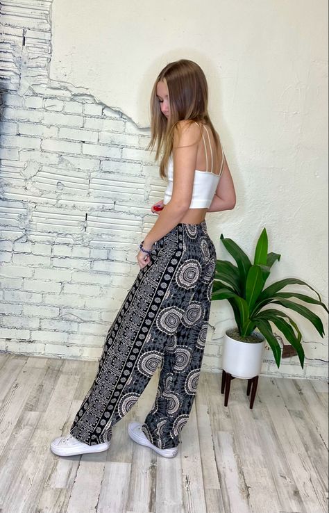 brown lotus and luna harem pants hippie boho spring summer outfit ideas Hippie Boho Pants, Boho Harem Pants, Boho Pants Outfit Summer, Dance Aesthetic Outfits, Basic Hippie Outfits, Elephant Pants Outfit, Outfit Ideas Hippie, Hippie Pants Outfit, Boho Pants Outfit