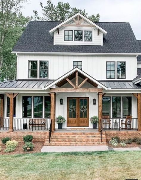 Rustic Farmhouse Exterior, Modern Farmhouse Exterior, Casa Exterior, Front Porch Ideas, Design Exterior, Farmhouse Exterior, Farmhouse Style House, Farmhouse Homes, Farmhouse Plans