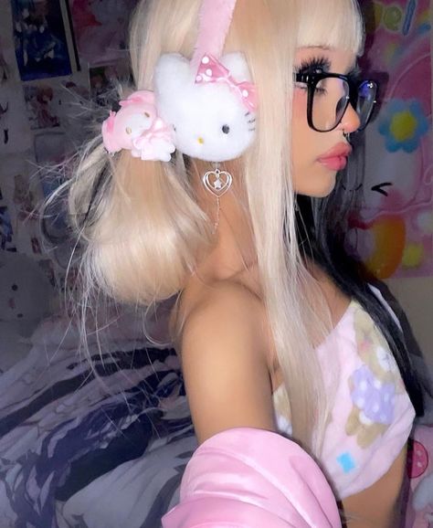 Gyaru Aesthetic, Charmmy Kitty, Gyaru Fashion, Cute Makeup Looks, Pink Girly Things, Pink Princess, Really Cute Outfits, Cute Poses, Cute Selfie Ideas