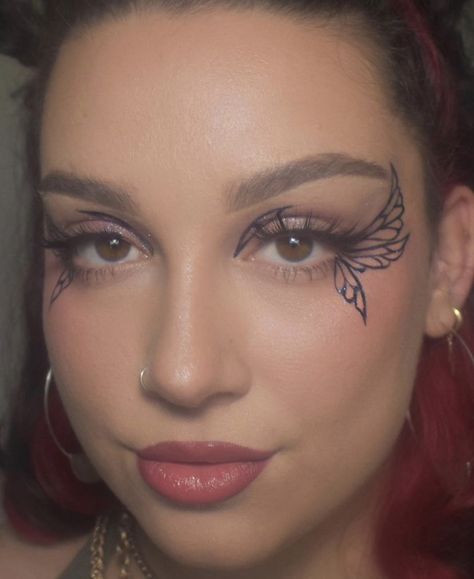 Makeup Graphic Liner, Lashes Ideas, Glossier Stretch Concealer, Stretch Concealer, Bold Eyeliner, Eyeliner Designs, Butterfly Makeup, Bold Eye Makeup, Graphic Eyeliner