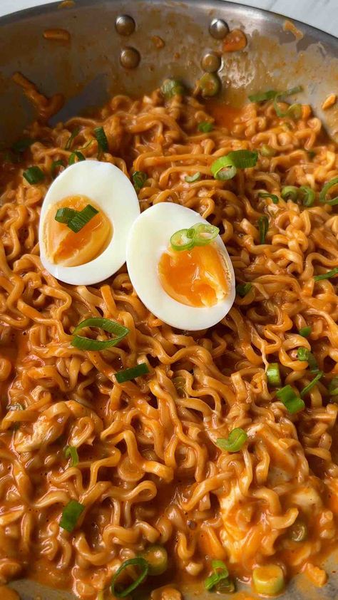 Main dishes | Carole Food Cheesy Buldak Ramen, Buldak Noodles Recipe, Budak Noodles, Buldak Noodle, Tiktok Noodles, Spicy Chicken Noodles, Easy Quick Recipes, Buldak Ramen, Chicken Sauce Recipes