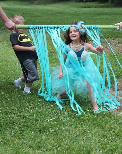 Beach Theme Party Games, Mermaid Party Games, Beach Party Games, Underwater Party, Party Game Ideas, Birthday Party Games For Kids, Mermaid Party Ideas, Ariel Birthday, Beach Birthday Party