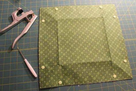 Fabric Trays Tutorial, Pattern For Fabric Basket, Snap Tray Pattern, Fabric Tray Diy Free Pattern, Fabric Tray Diy, Kam Snaps Projects, Diy Sewing Accessories, Fabric Trays Patterns, Kam Snap Projects