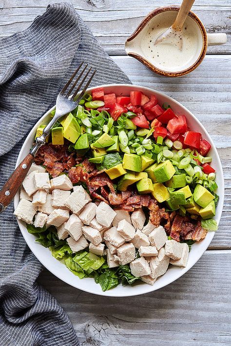 Turkey Club Chopped Salad with Aioli Vinaigrette {Paleo-friendly} Club Salad Recipe, Club Salad, Vegetarian Snacks Easy, American Sandwich, Turkey Salad Recipe, Lettuce Wrapped Burger, Turkey Chops, Turkey Club, Chopped Salad Recipes