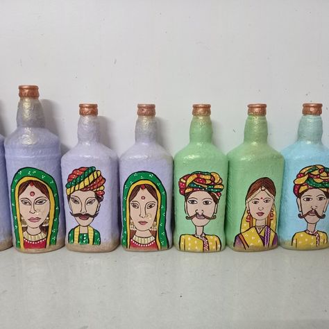 Beer Bottle Art Painting, Mughal Prints, Bottle Art Painting, Beer Bottle Art, Bottle Designs, Painted Bottle, Diy Glass Bottle Crafts, Glass Bottles Art, Pottery Painting Designs