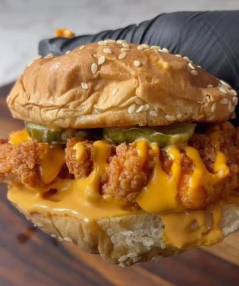 Sweet Relish, Spicy Chicken Sandwiches, Chicken Bouillon, Chicken Sandwiches, Tastemade Recipes, Spicy Mayo, Delicious Snacks, Yummy Comfort Food, Delicious Snacks Recipes